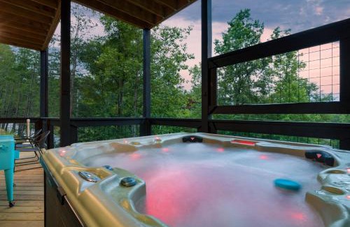 Pittman Center House | Rambling Ridge Lodge by AvantStay Endless Amenities Fun Indoor Pool Hot Tub A Arcade Game Room