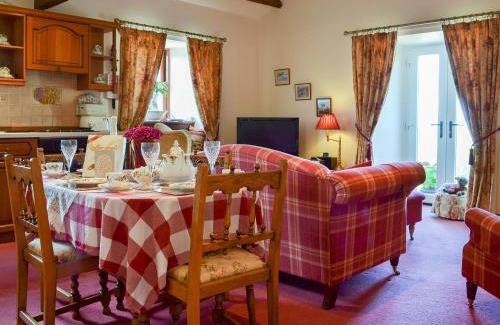 Wigton House | Rambling Rose- Lwg