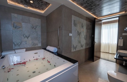 Indore Hotel | Ramee Tarang Hotel Indore