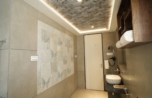 Indore Hotel | Ramee Tarang Hotel Indore