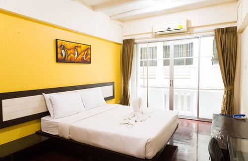 Sukhumvit Hotel | Ramkhamhaeng 42 by Roomquest