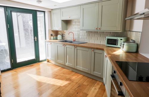 St Ishmaels Cottage | RAMSEY COTTAGE, pet friendly, with a garden in Milford Haven
