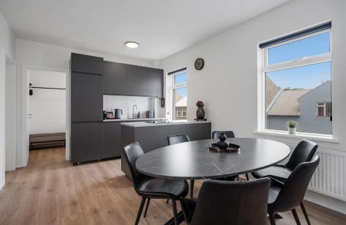 Vesturbær Apartment | Ranargata Three Bedrooms Apartments