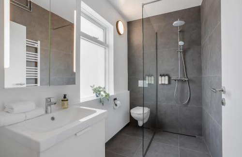 Vesturbær Apartment | Ranargata Three Bedrooms Apartments