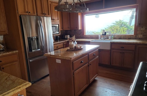 Coalinga House | Ranch House with Mountain View