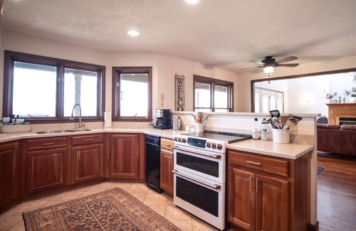 Greensboro House | Ranch living with breathtaking mountain views