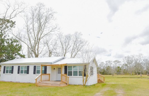 Grand Bay House | Ranch-Style Home on the Pond