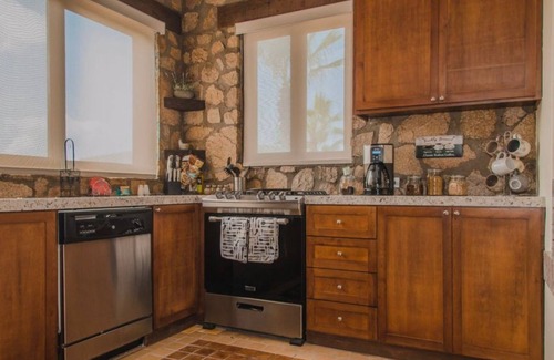 Migrino Cottage | RANCHO LAS MARGARITAS Stunning house just a min away from the beach.