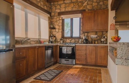 Migrino Cottage | RANCHO LAS MARGARITAS Stunning house just a min away from the beach.