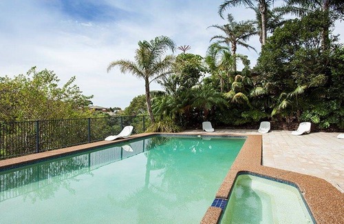 Randwick Apartment | RAND2 - 2 BR Unit, Lush Tropical Garden Outlook