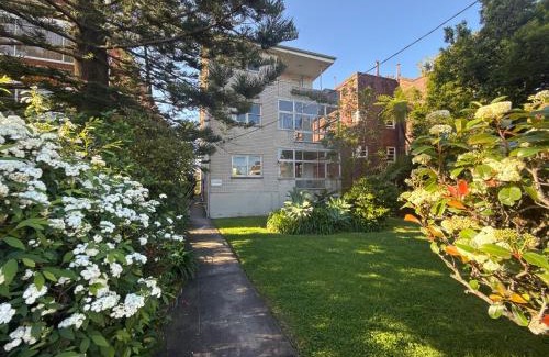 Randwick Apartment | Randwick Luxury 2 Bed Apt & Study Area
