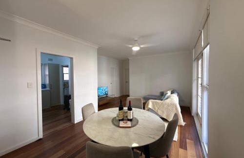 Randwick Apartment | Randwick Luxury 2 Bed Apt & Study Area