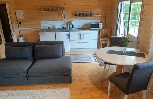 Hiiu House | Rangipuhkemaja hiiumaakond