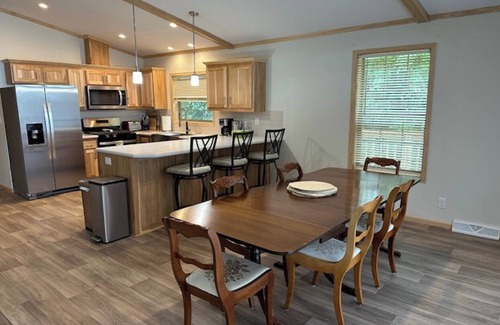 Rainy Lake Cabin | Ranier's Hidden Gem - 3 bedrooms
