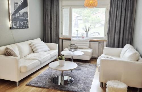 Jamsa House | RANTATALO ONNELAN LUMO 12 hlöä- 220m2 Himos 10min autolla