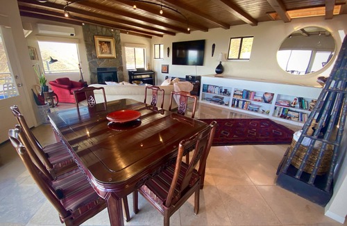 Ventura House | Raptor's View - Million Dollar Views From The Ventura Hillsides