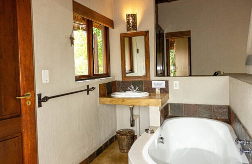 Hoedspruit Cabin | Raptors Lodge