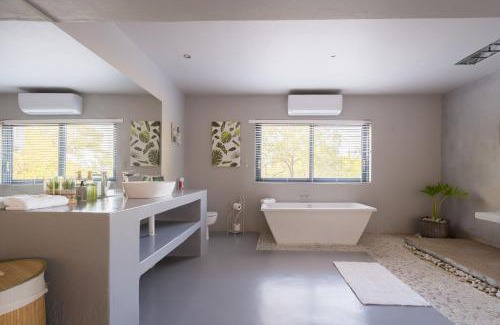 Hoedspruit Villa | Raptors Luxury Farmhouse