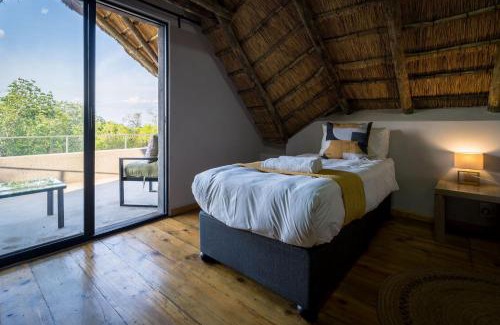 Hoedspruit Villa | Raptors Luxury Farmhouse