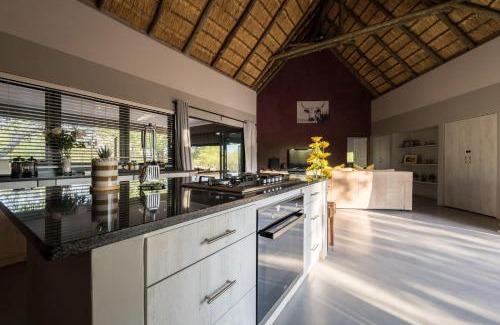 Hoedspruit Villa | Raptors Luxury Farmhouse