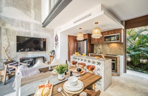 Playa Paraiso Condo | Rare 1BR Swim Up w/Cenote | Osmosis | Gym | Desk
