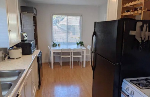 Capitola House | Rare 3 br in Capitola Village with 5pm checkout Jan-Apr+Parking!