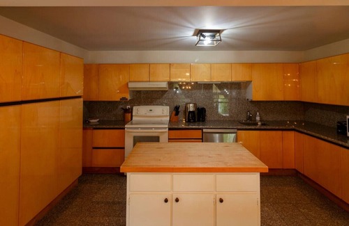 Prince Edward House | Rare 6 bedroom Gem in Picton