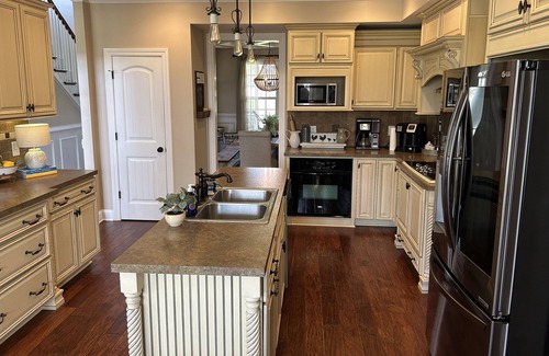 Kedron House | Rare 8-bedroom house in Columbia, TN. Minutes from Franklin. Pool and 12 acres