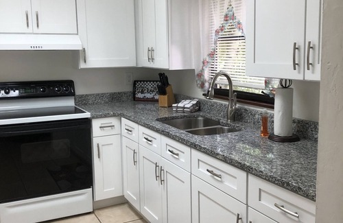 Palmetto House | Rare! Adorable Cottage on Snead Island, Fish Dock,Tiki & Bch 250 ft. away. Pets