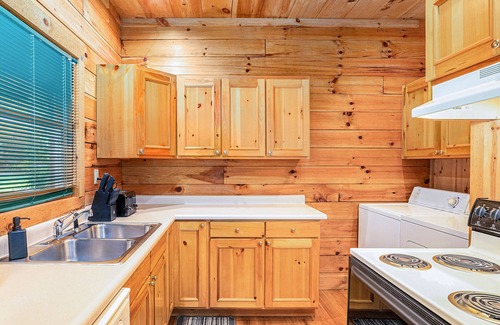 Lakemont Cabin | Rare easy access RV, trailer, & motorcycle parking, dog friendly cabin