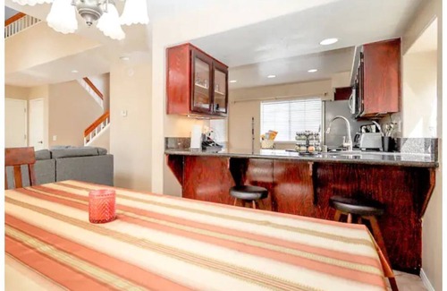 Aliso Viejo House | Rare Family home w/ 2 car Garage and Quaint Backyard