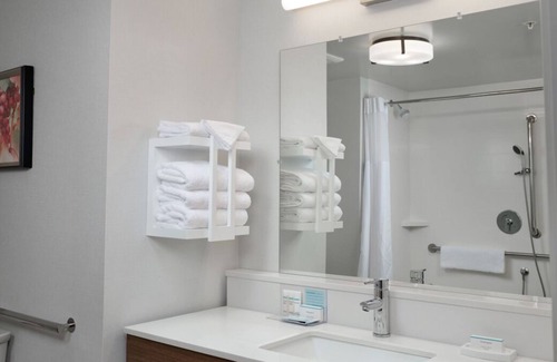 Tigard House | Rare Find! 2 Classy Units, FREE Parking, Minutes to Portland's Children Museum