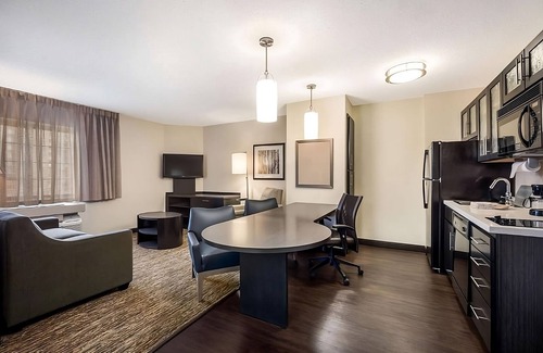 Warren Apartment | Rare Find! 3 Pet-Friendly Units, Fully Equipped Kitchen, Onsite Parking!