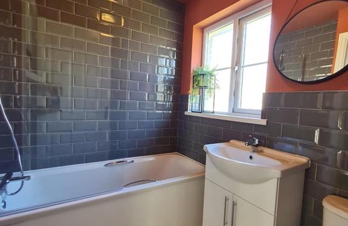 Merthyr Tydfil House | RARE FIND 3BR Detached with Garage Bike Park Wales & Brecon Beacons