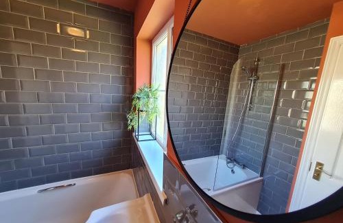 Merthyr Tydfil House | RARE FIND 3BR Detached with Garage Bike Park Wales & Brecon Beacons