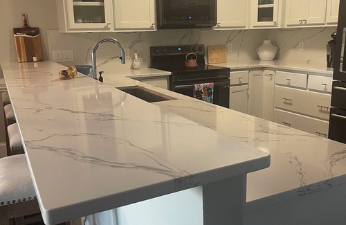 New London House | Rare Find at Badin Lake
