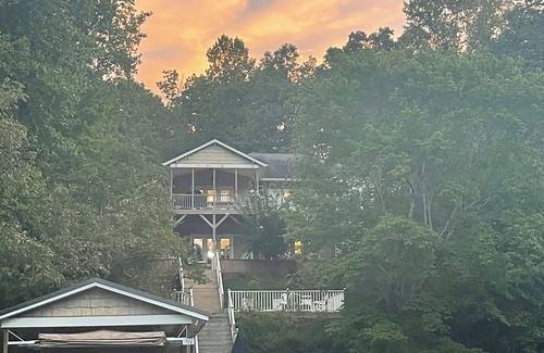 New London House | Rare Find at Badin Lake