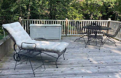 New London House | Rare Find at Badin Lake