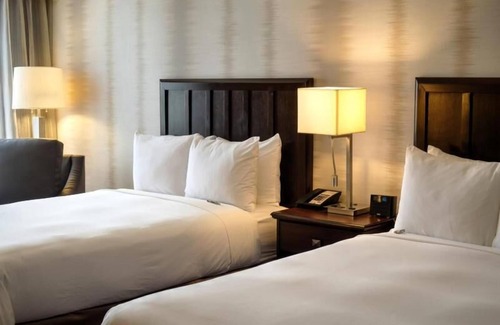 Fort Worth Hotel | Rare Find! Four Relaxing Units, Pool, Free Parking, Near AT&T Stadium