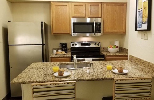 White Station House | Rare Find! Outdoor Pool, Pets Allowed, Near Memphis Rock n Soul Museum!