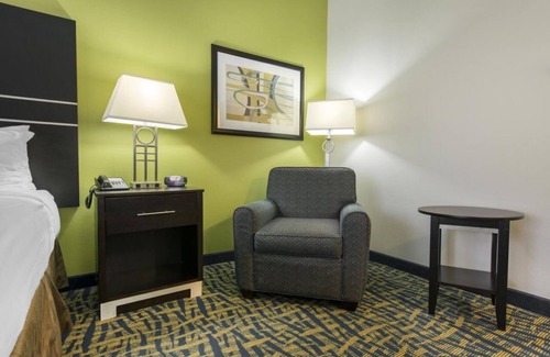 Savannah Hotel | Rare Gem! Explore Orlando Vineland Premium Outlets! 2 Modern Units! Free Parking