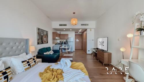 Dubai Production City Apartment | Rare Holiday Homes - Lake View - The Lago Vista Tower A - Dubai Production City - R1503