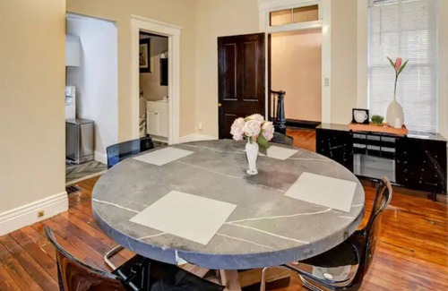 Cherokee Triangle Apartment | Rare King Bed w/ Dip Pool in ❤ Lou bar/food scene