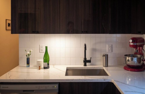 Bushwick Apartment | RARE. Patio. Fire pit. BBQ. Private. Modern Amenities.