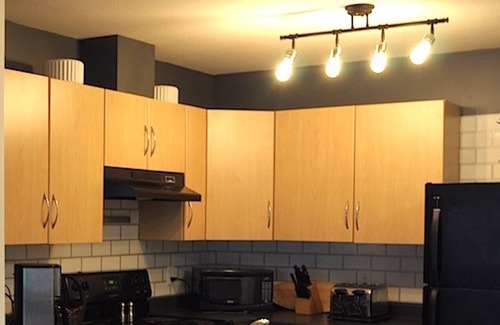 North Glenmore Condo | RARE PET FRIENDLY-2 BR Condo, short drive to DT Kelowna!