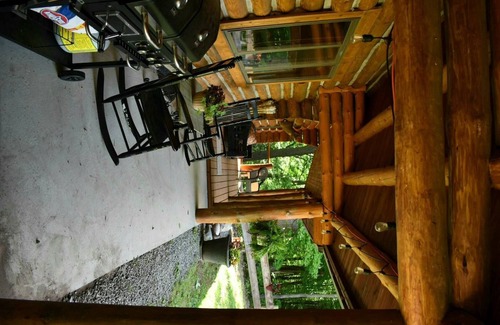 Walker Cabin | Rare relaxation in your 3-bedroom Ranch cabin