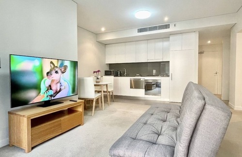 Lane Cove North Apartment | Rare spacious 1 bedroom + 1 office + Free parking