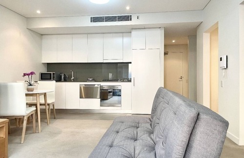 Lane Cove North Apartment | Rare spacious 1 bedroom + 1 office + Free parking