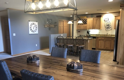 Arkdale Condo | Rare Top Floor Northern Bay Condo Overlooking The Par 3 Green with Lake Views!