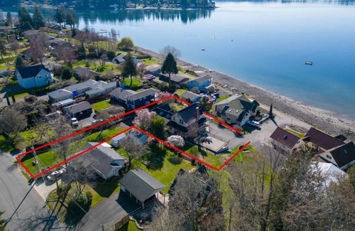 Tracyton House | Rare Victorian & Modern Luxury Getaway+Water Views